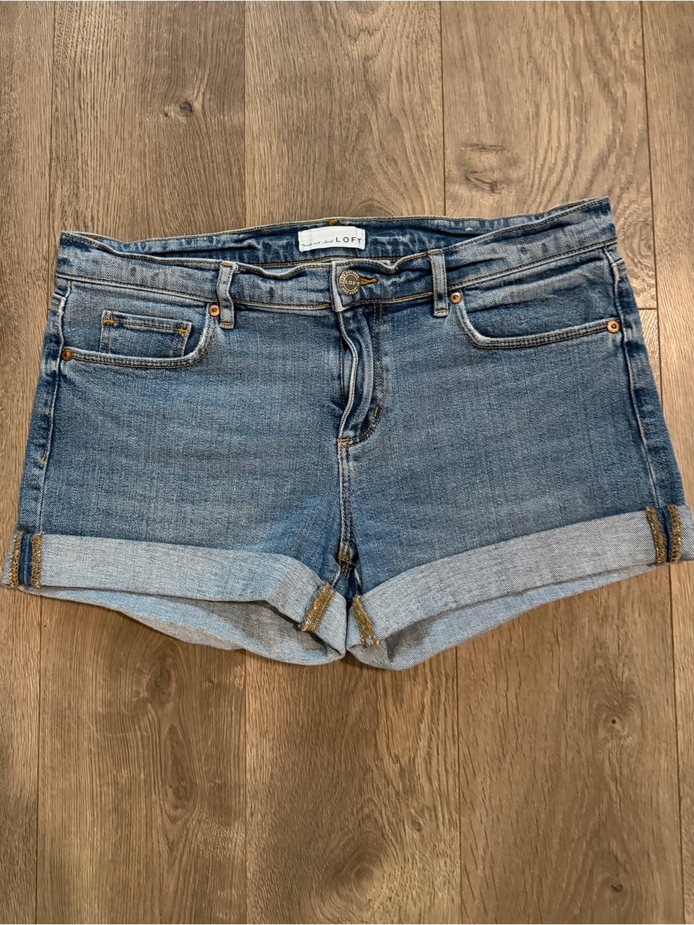 LOFT Denim Cuffed Shorts Women’s Size 4 / 27 Light Wash Stretch Jean Shorts